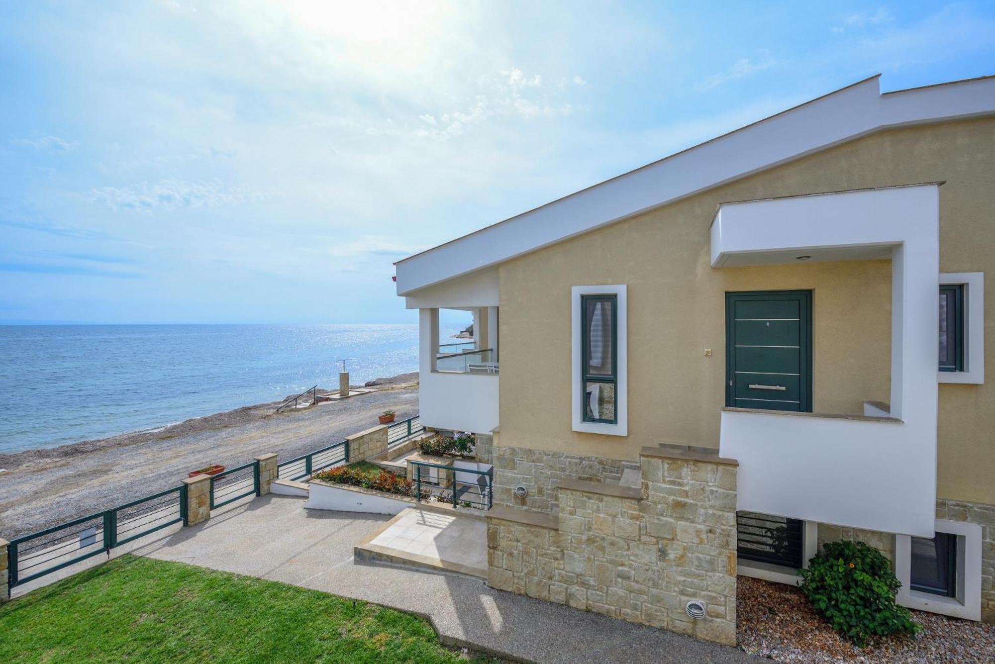 Elpiniki Luxury Apartments Nea Poteidaia Dış mekan fotoğraf