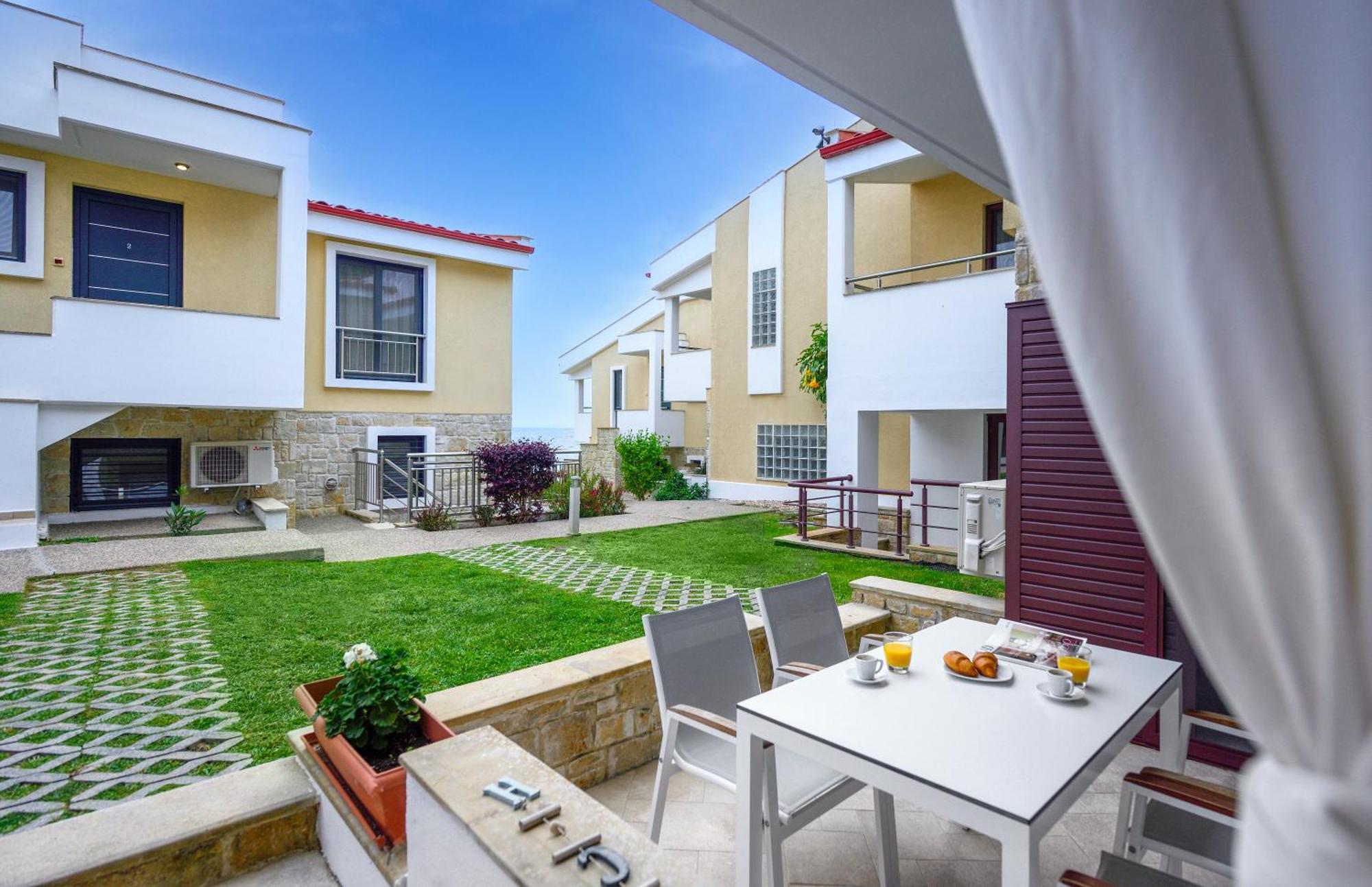 Elpiniki Luxury Apartments Nea Poteidaia Dış mekan fotoğraf