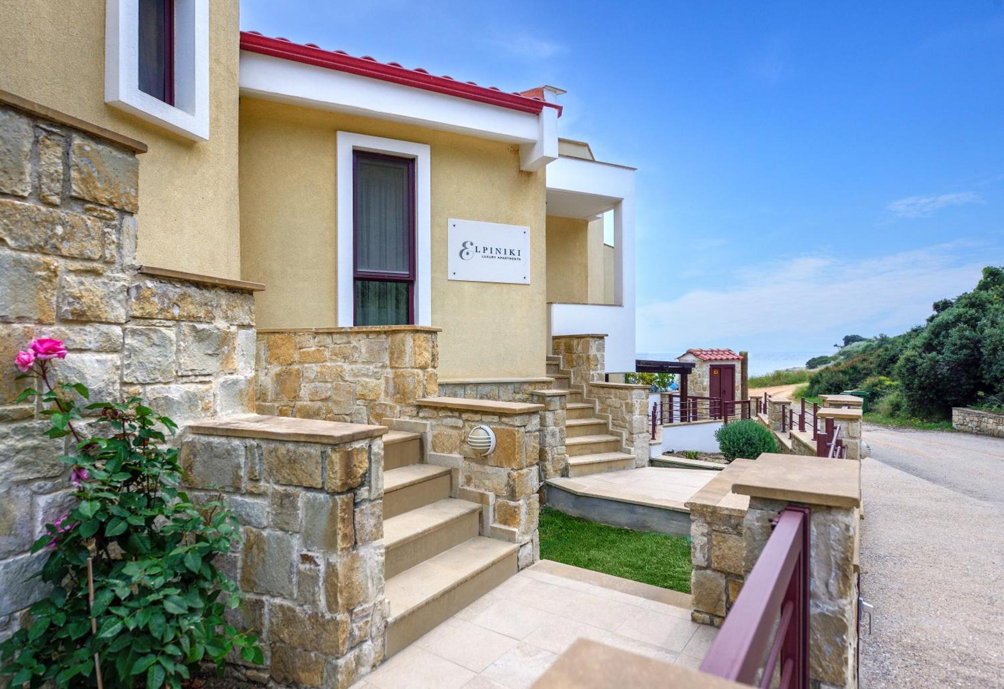 Elpiniki Luxury Apartments Nea Poteidaia Dış mekan fotoğraf