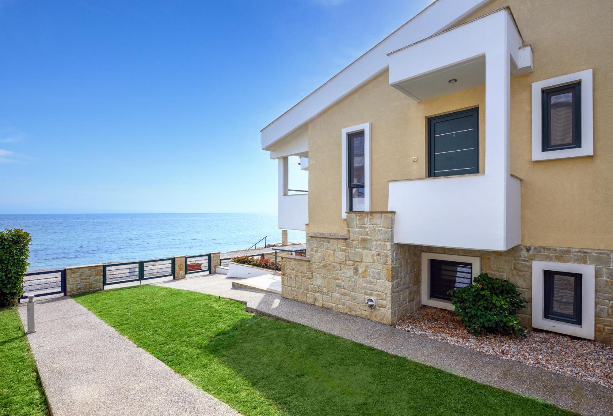Elpiniki Luxury Apartments Nea Poteidaia Dış mekan fotoğraf