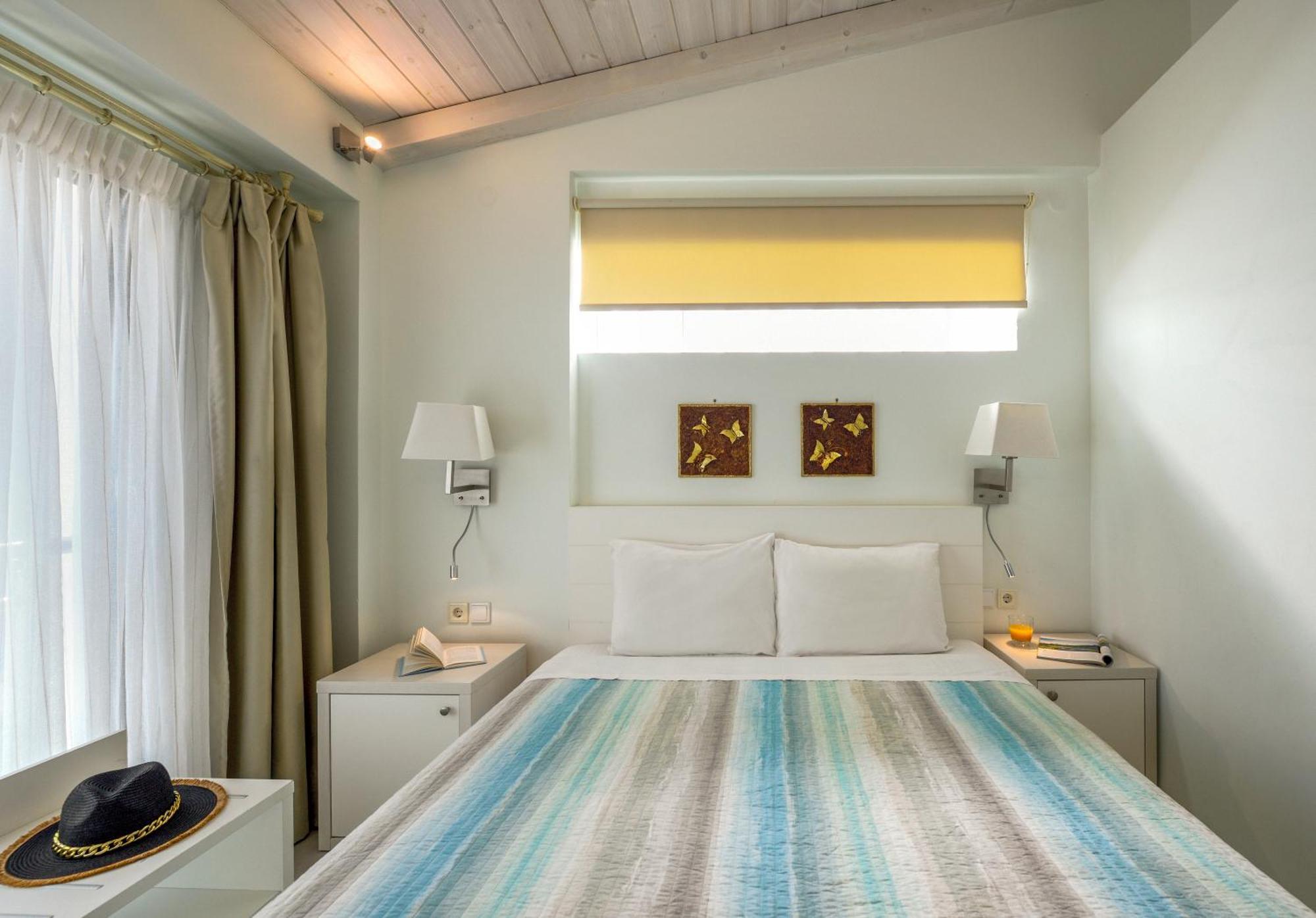 Elpiniki Luxury Apartments Nea Poteidaia Dış mekan fotoğraf