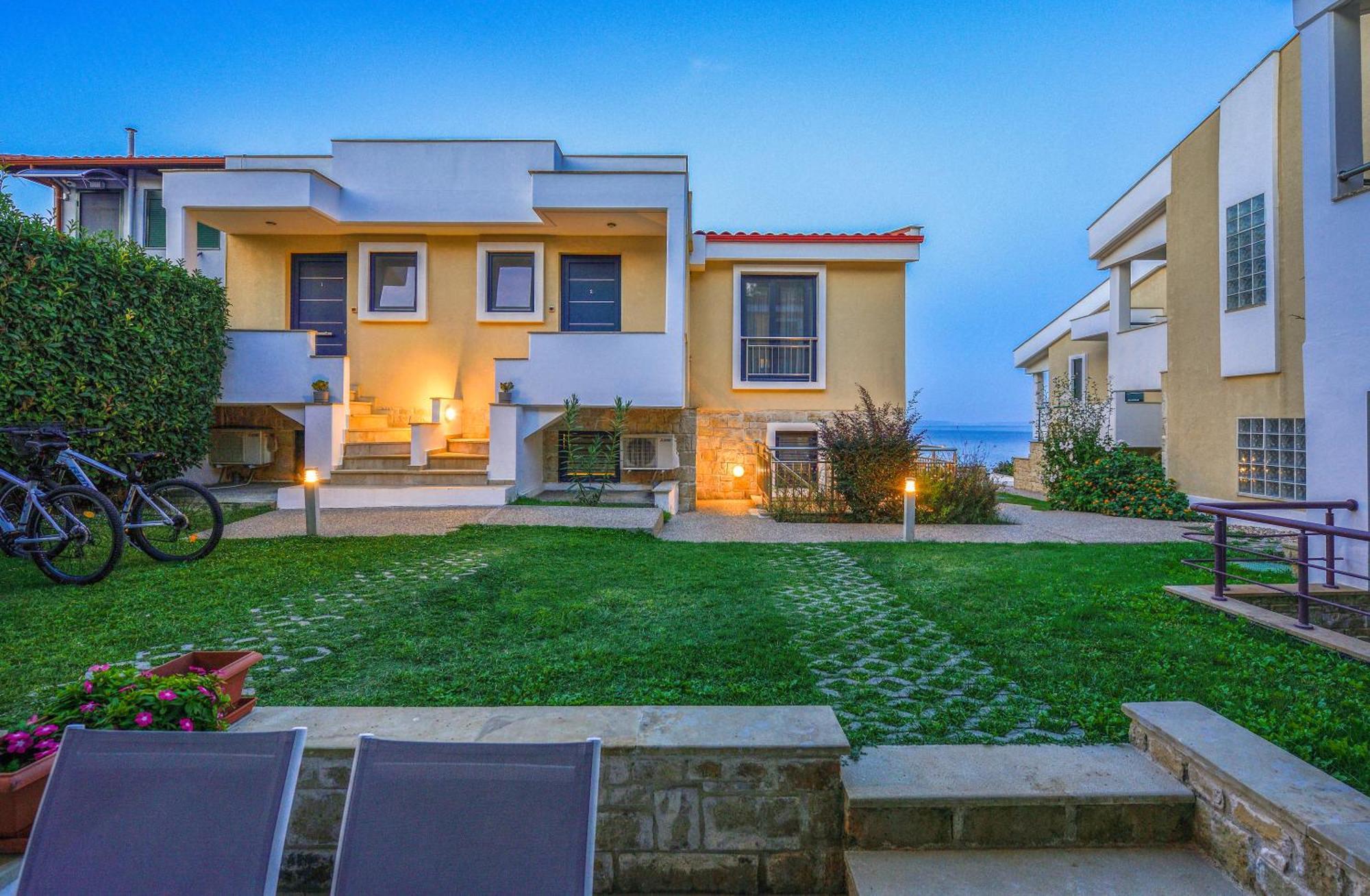 Elpiniki Luxury Apartments Nea Poteidaia Dış mekan fotoğraf