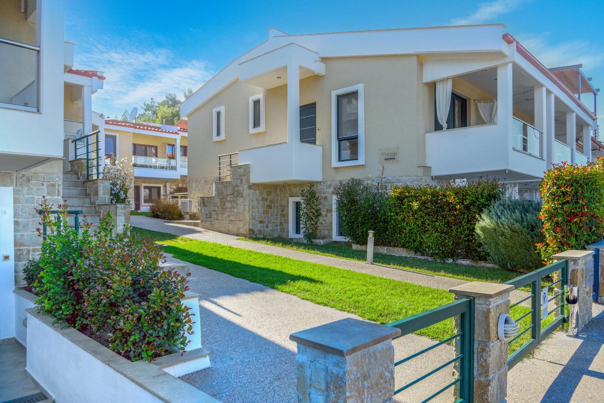 Elpiniki Luxury Apartments Nea Poteidaia Dış mekan fotoğraf