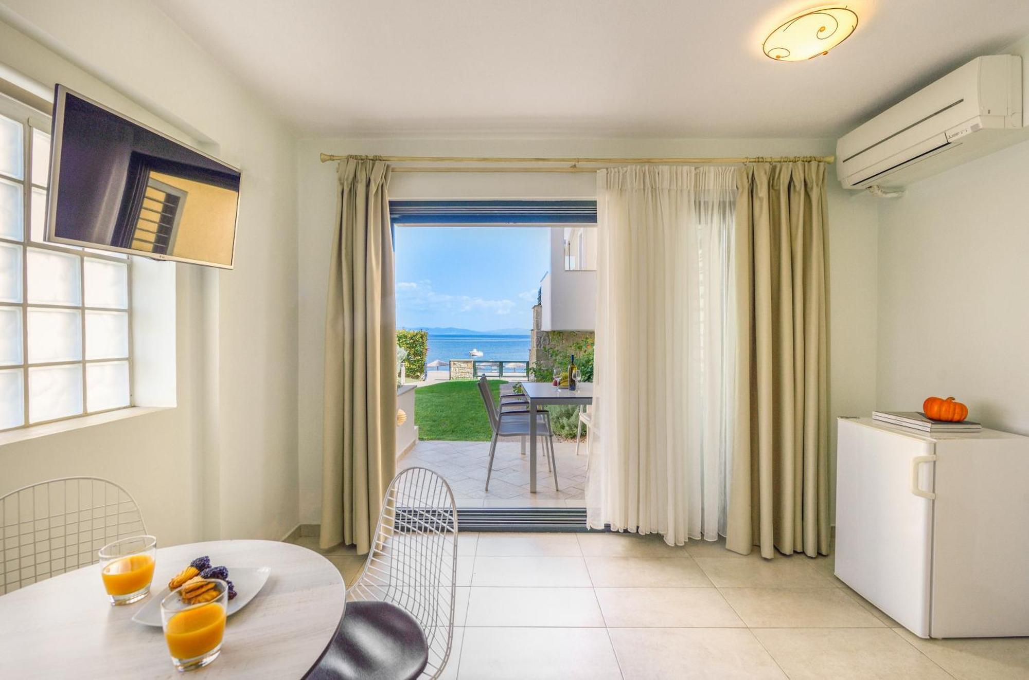 Elpiniki Luxury Apartments Nea Poteidaia Dış mekan fotoğraf